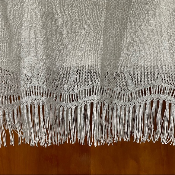 White Sparkly Knit Dress with Fringe on Bottom Women’s Medium NWT - Picture 2 of 3